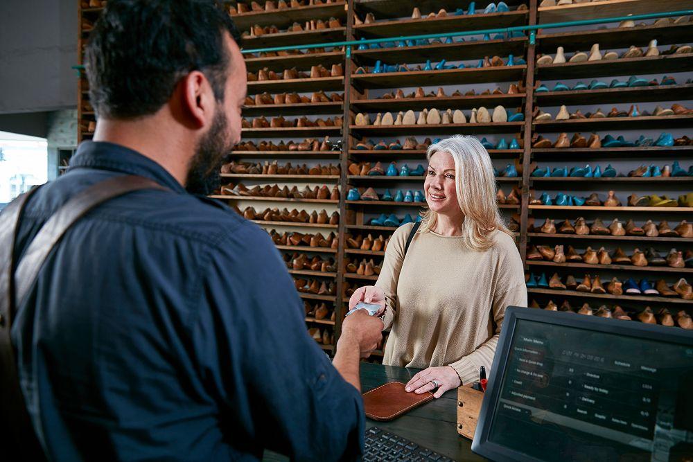 Retail omnichannel: cum conectează e:corg vânzările online și offline